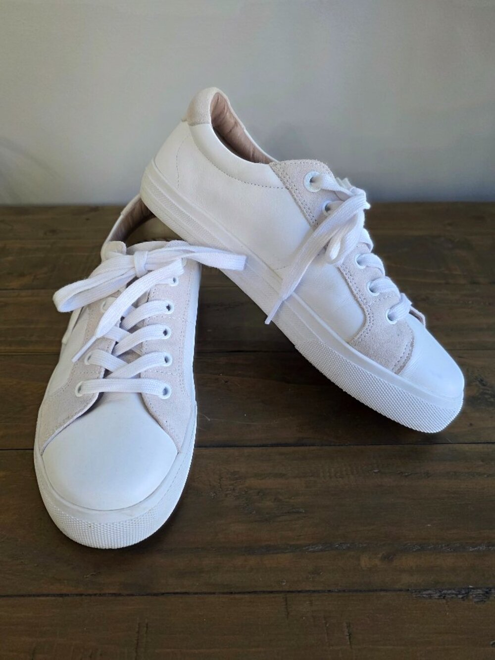 Taos Heart & Soul Lux White Leather Suede Sneakers Size 9
